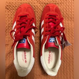 BRAND NEW WOMENS RED GAZELLE ADDIDAS 👟  ♥️